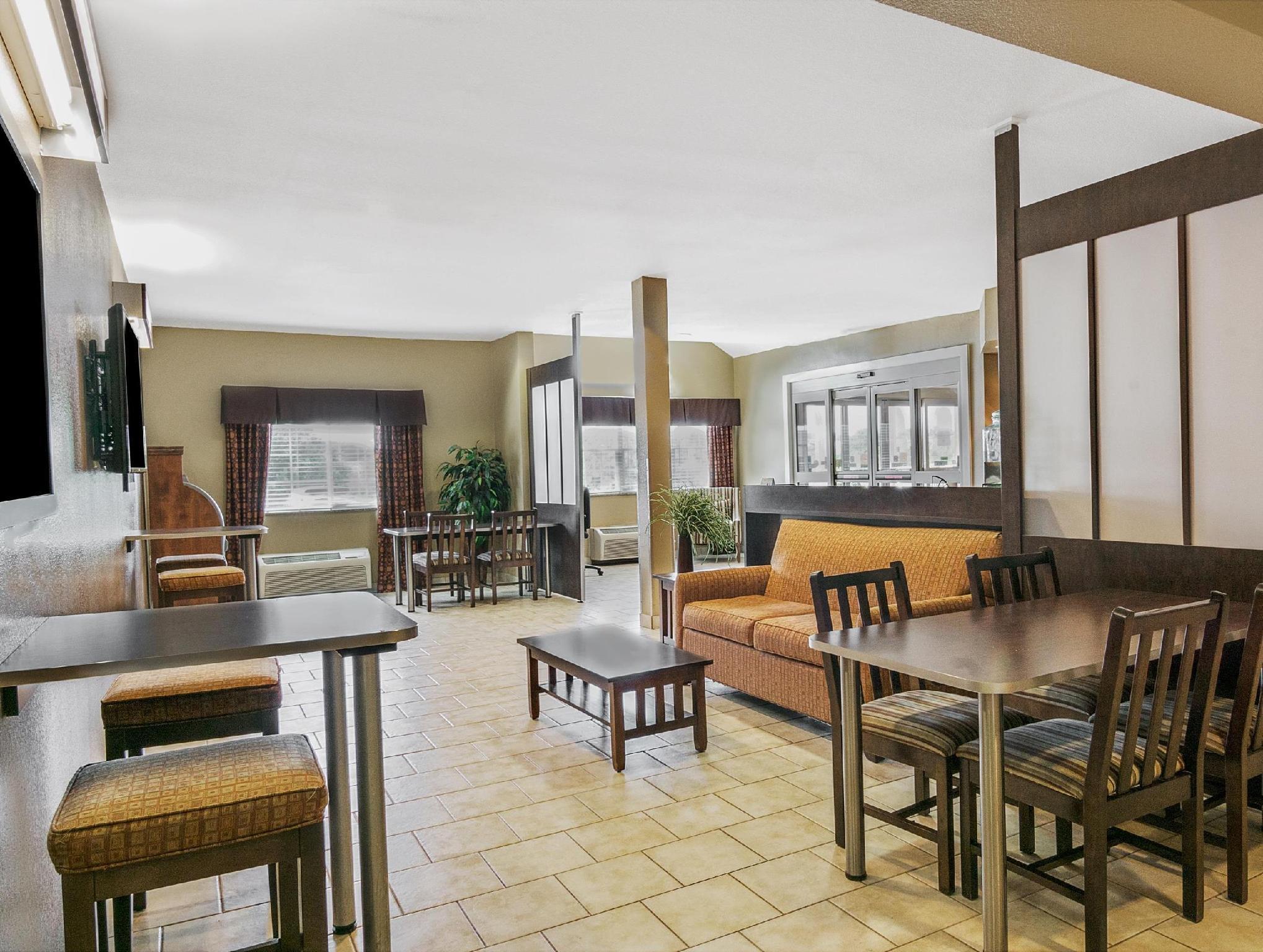 Hotel Microtel & By Wyndham Airport 3*