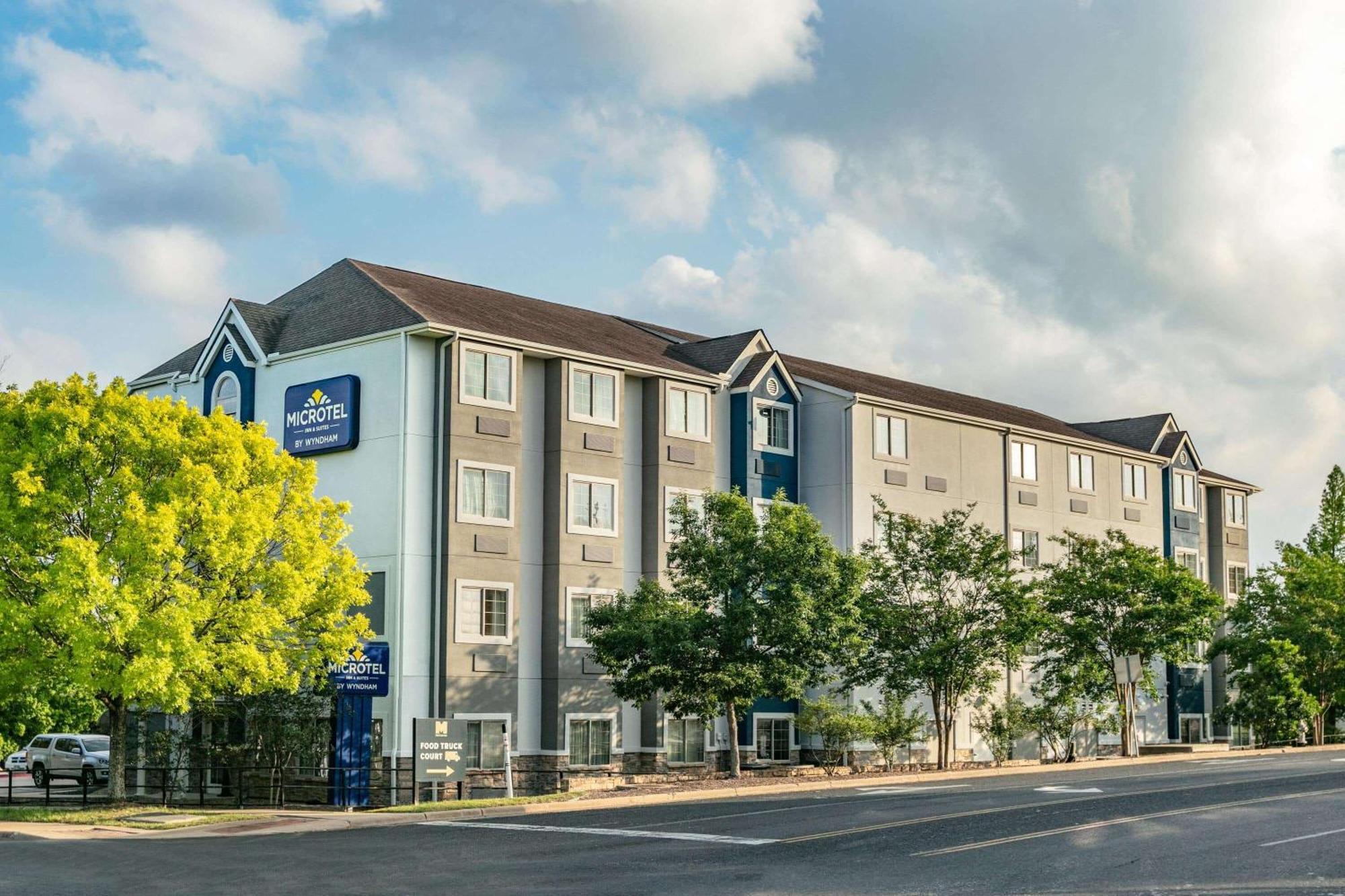 Hotel Microtel & By Wyndham Airport