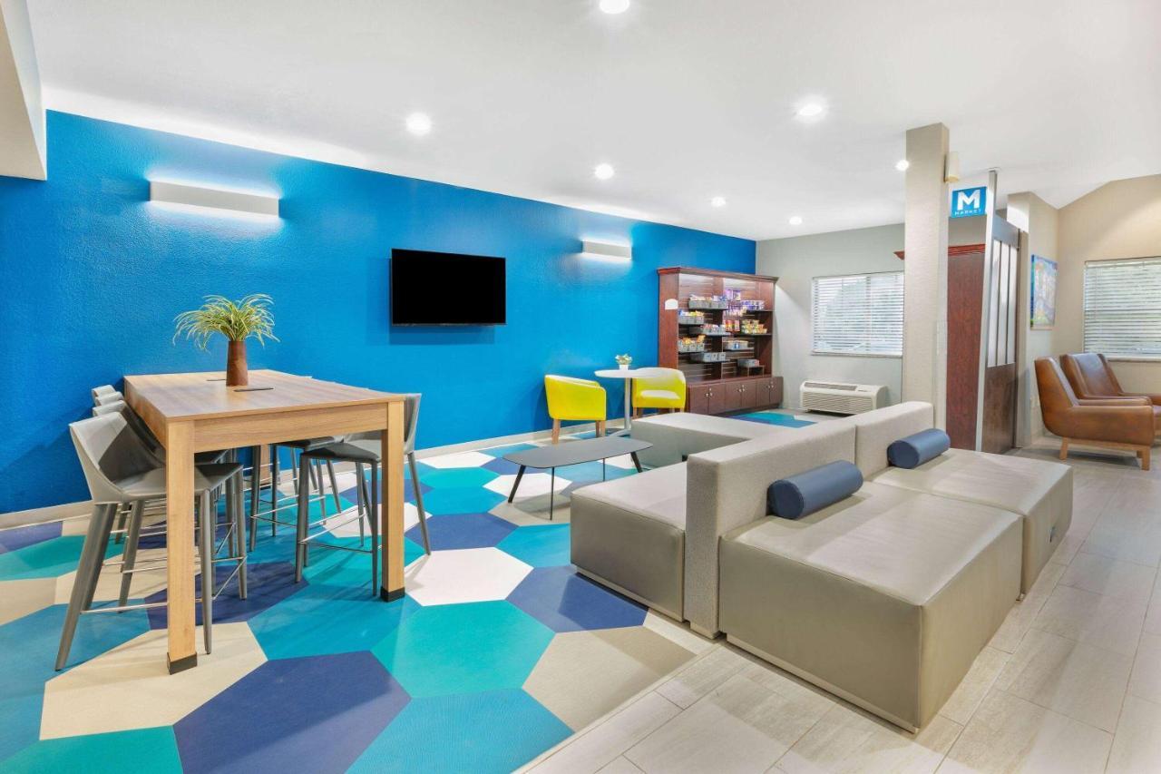 Microtel & By Wyndham Airport Austin