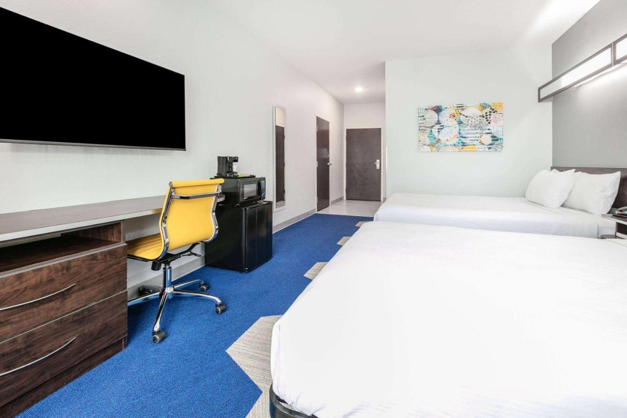 Microtel & By Wyndham Airport Austin