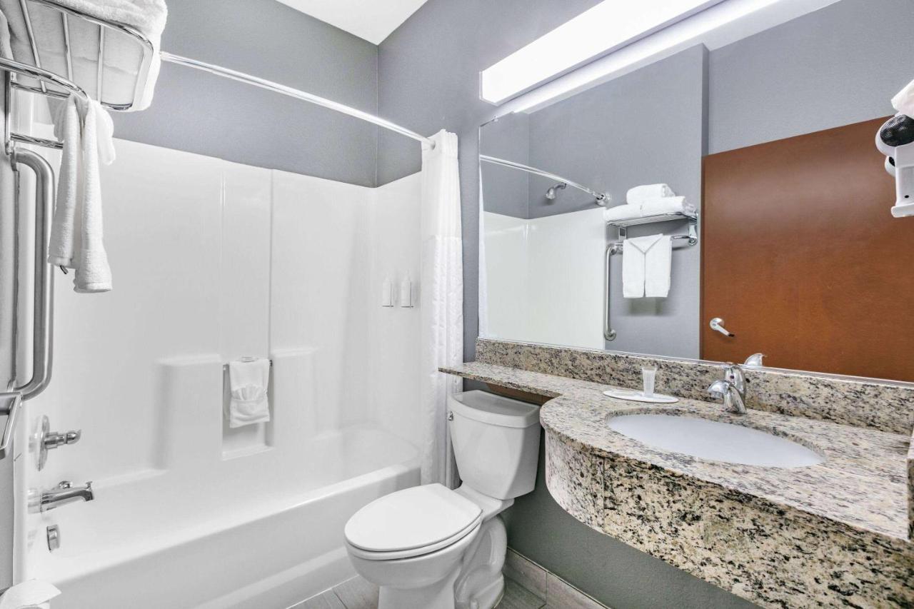 Hotel Microtel & By Wyndham Airport