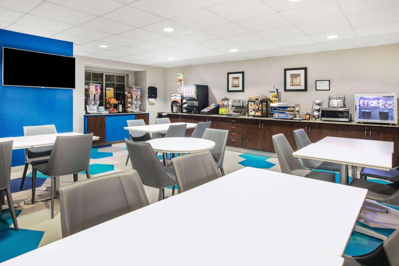 Microtel & By Wyndham Airport Hotel
