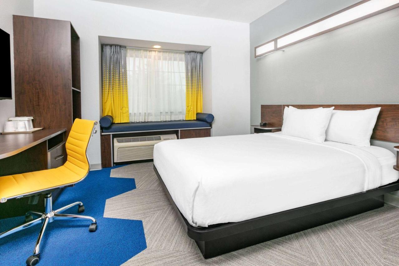 Microtel & By Wyndham Airport 3*