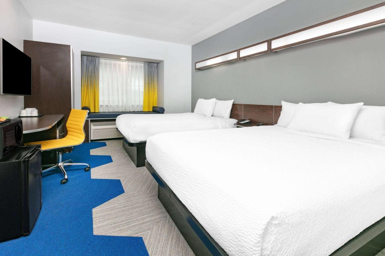 Hotel Microtel & By Wyndham Airport