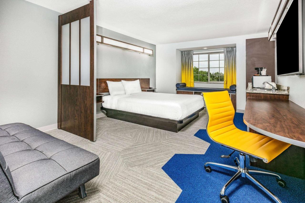 Microtel & By Wyndham Airport Hotel