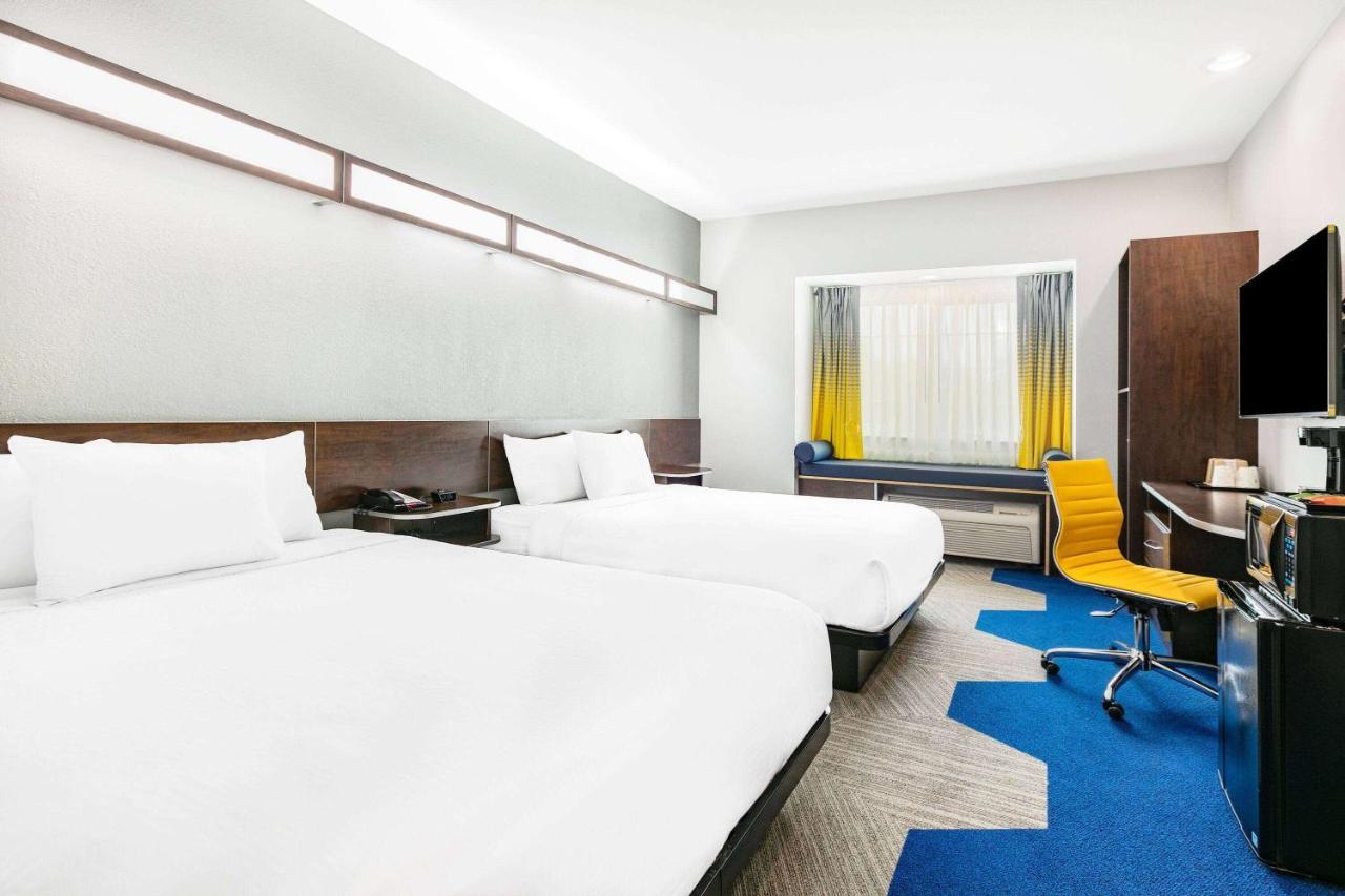Hotel Microtel & By Wyndham Airport 3*