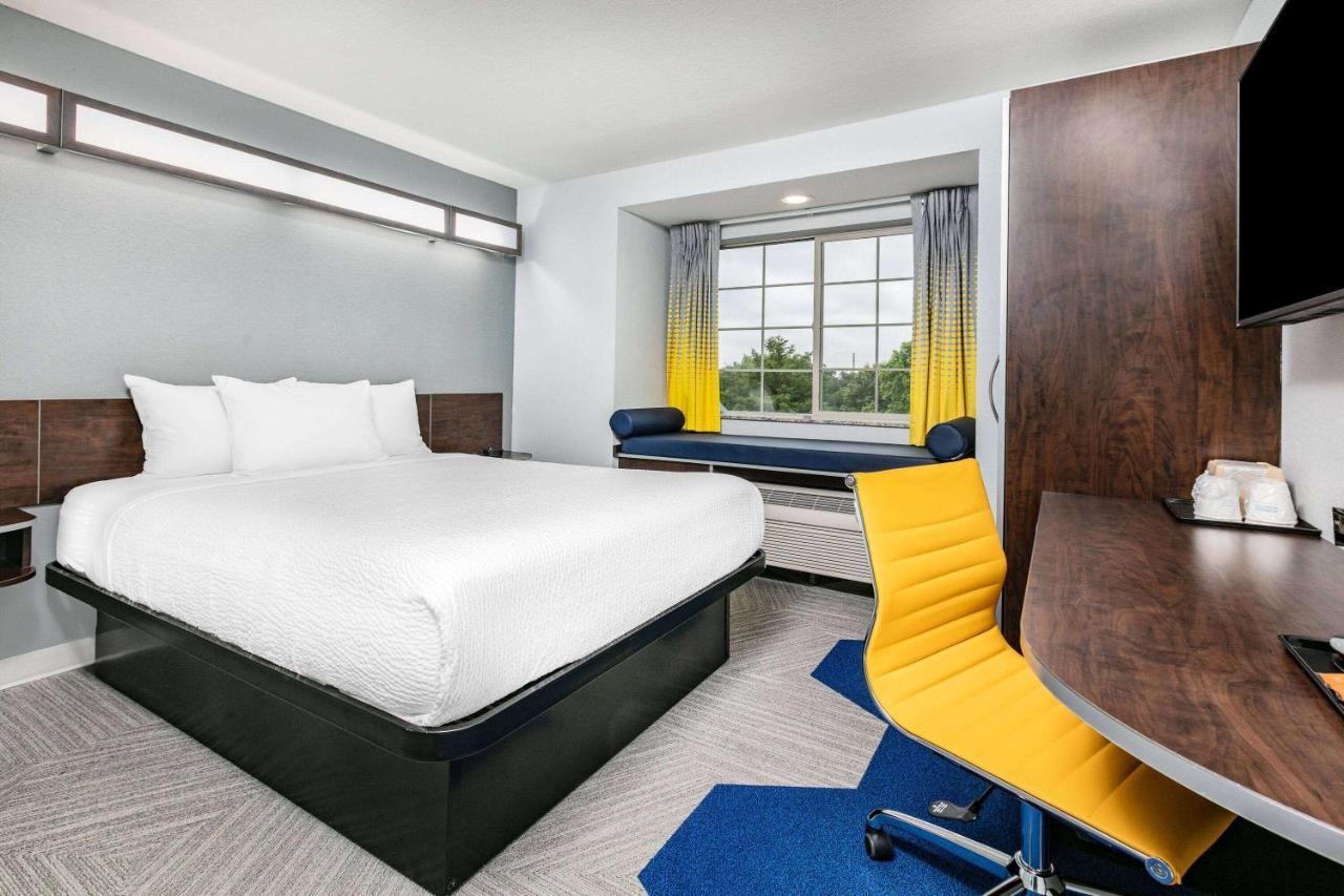Microtel & By Wyndham Airport Hotel Austin