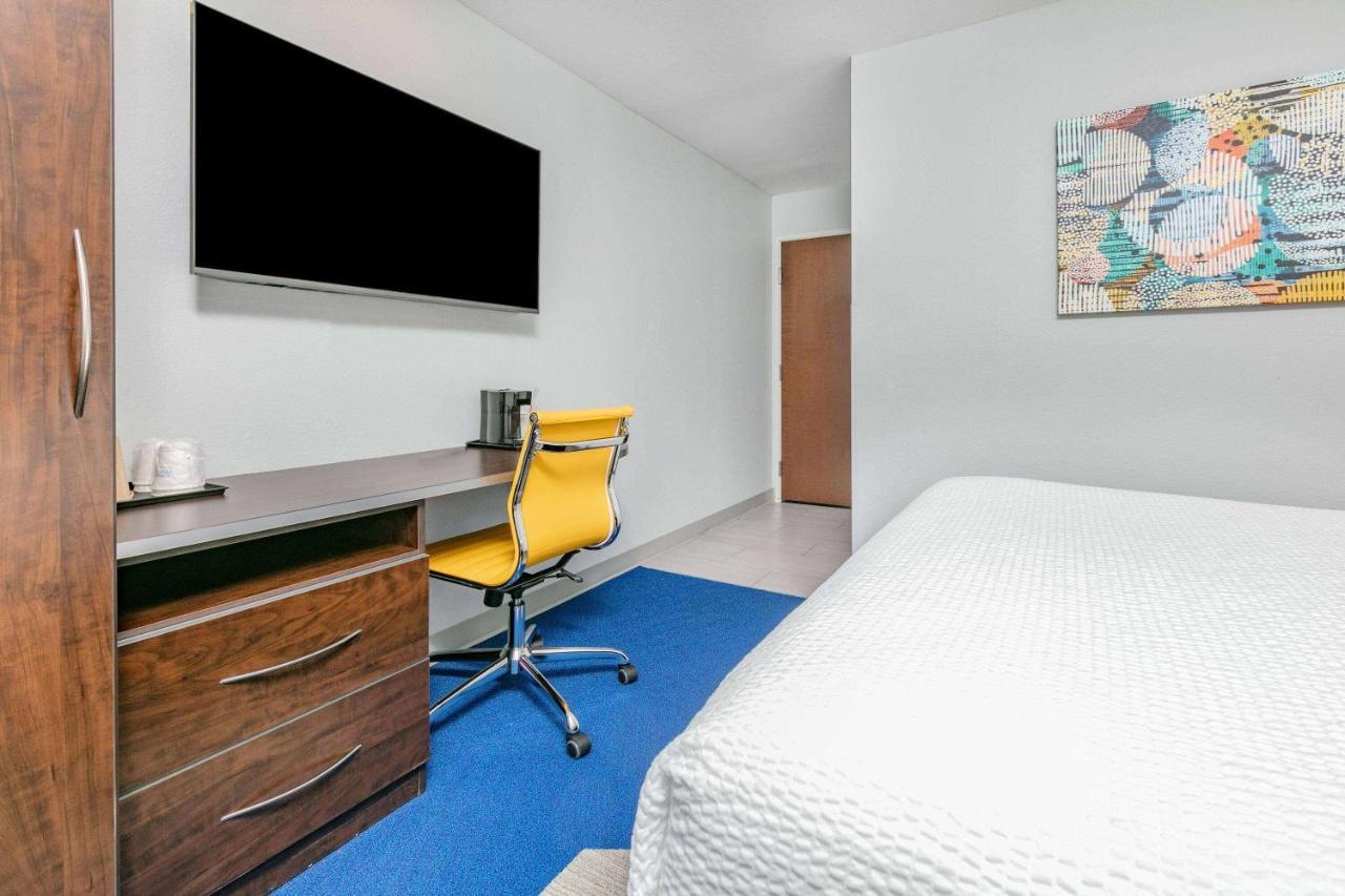 Microtel & By Wyndham Airport