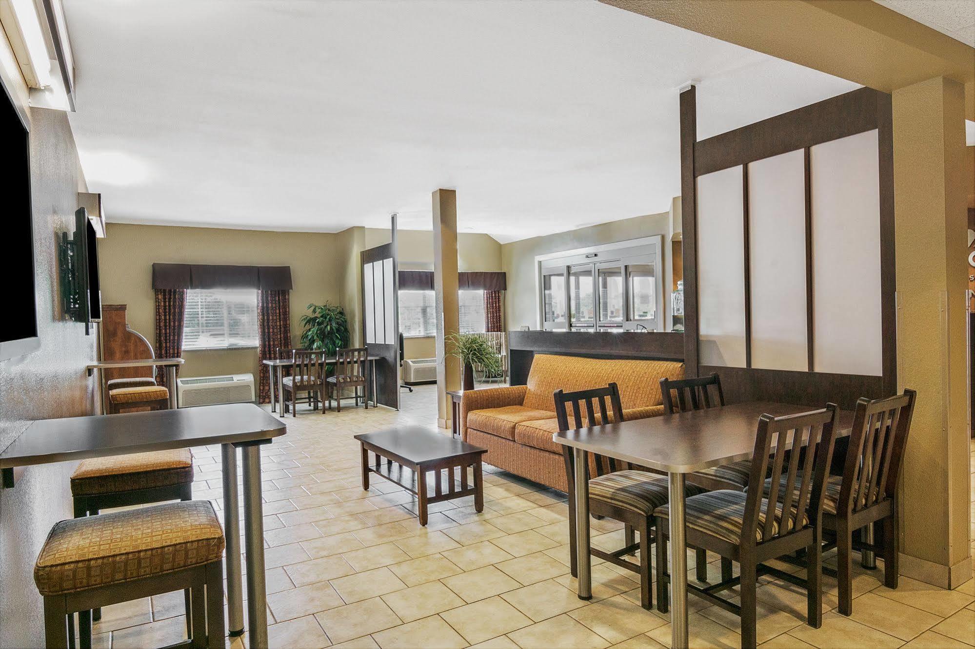 Hotel Microtel & By Wyndham Airport 3*
