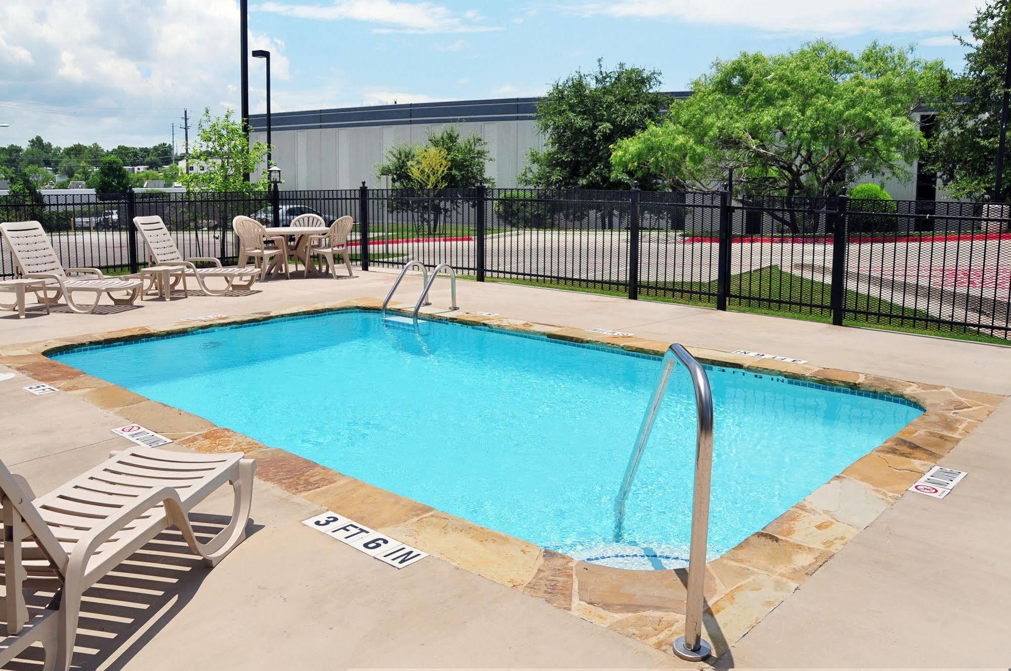 Microtel & By Wyndham Airport 3*